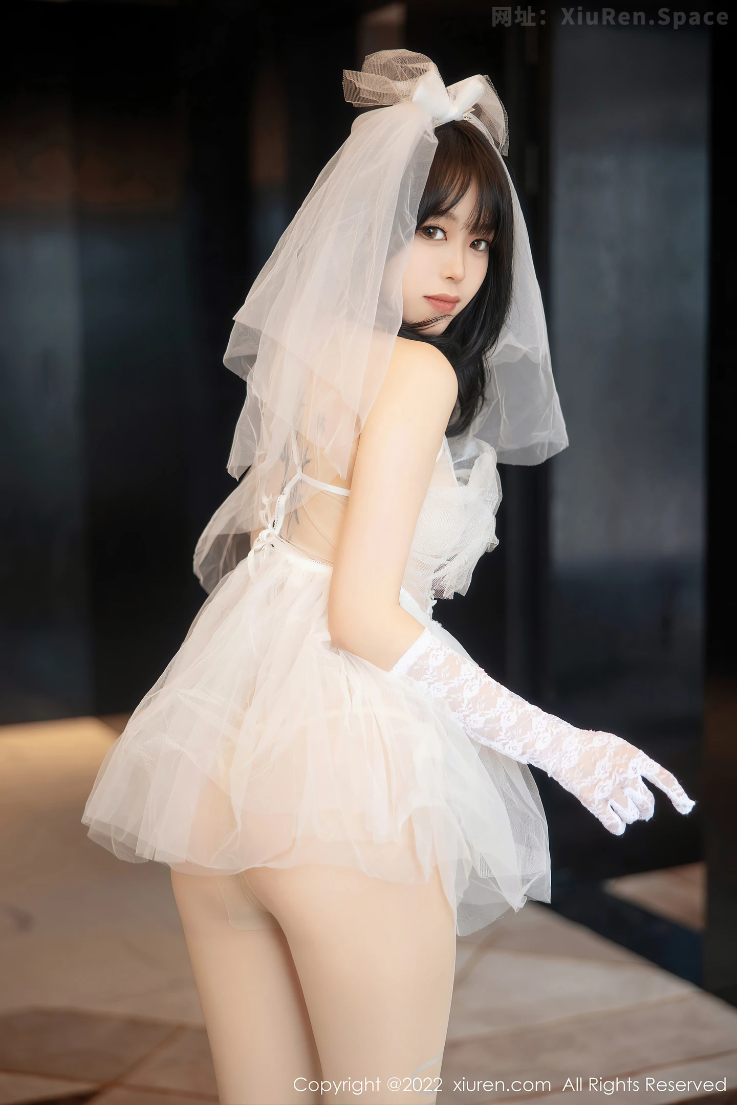 图片[6]-[XiuRen秀人网] VOL.5212 模特奶瓶私房性感白色婚纱服饰配白色丝袜秀翘臀美腿诱惑写真89P-秀人网官方网站